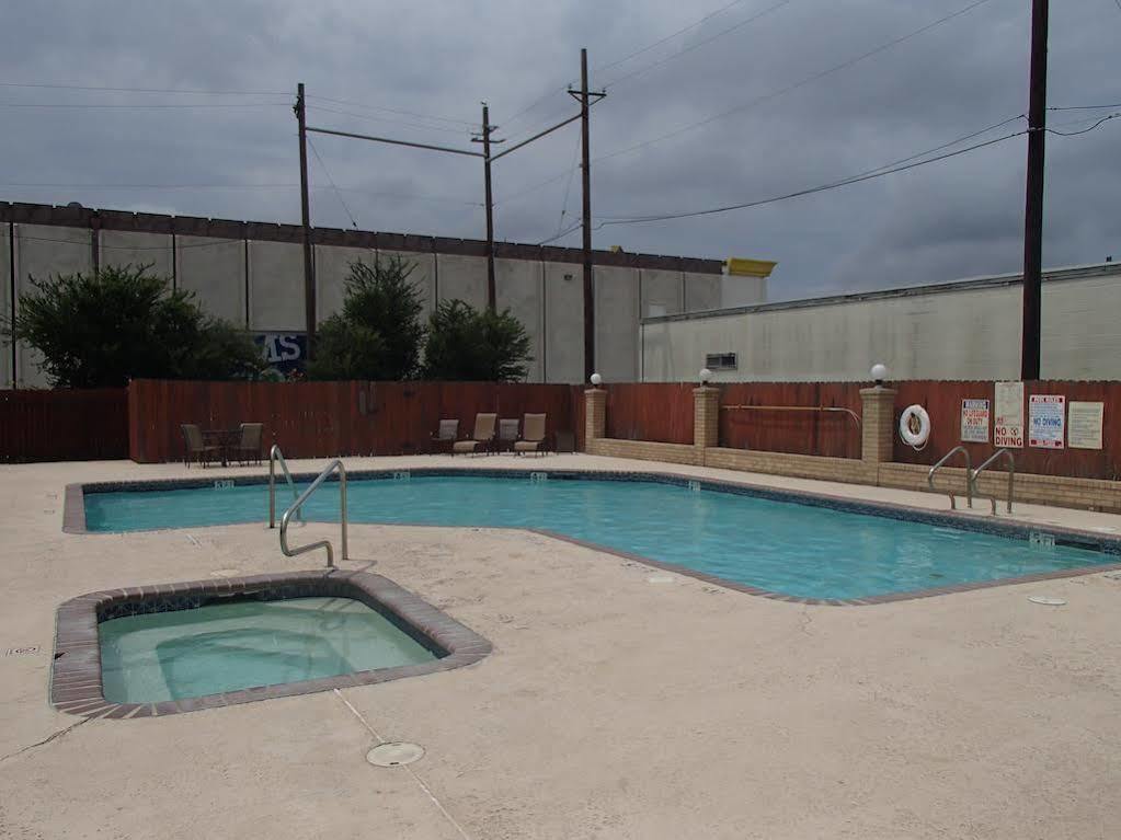 Days Inn & Suites By Wyndham Corpus Christi Central Exterior foto